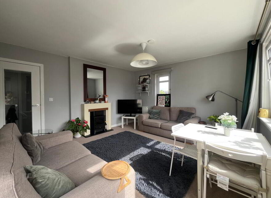 89 Falcon Court, Morningside, Edinburgh, EH10 4AG photo