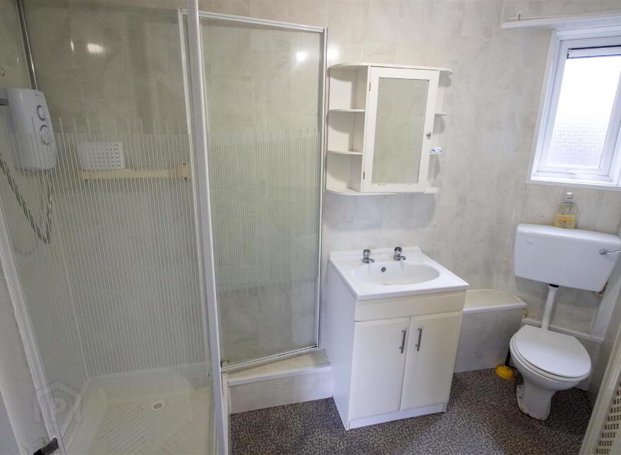 30b Glassmullin Gardens, Andersonstown, Belfast, BT11 8NJ