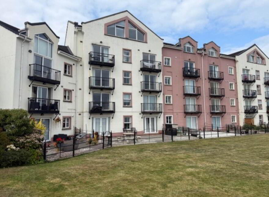 25 Castlerocklands, Carrickfergus, BT38 8FY photo
