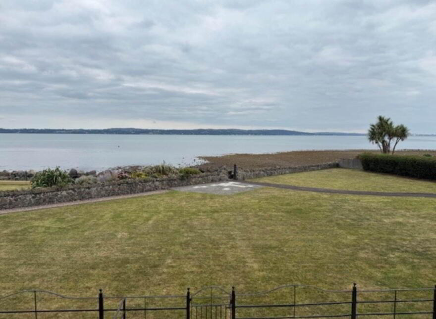 25 Castlerocklands, Carrickfergus, BT38 8FY