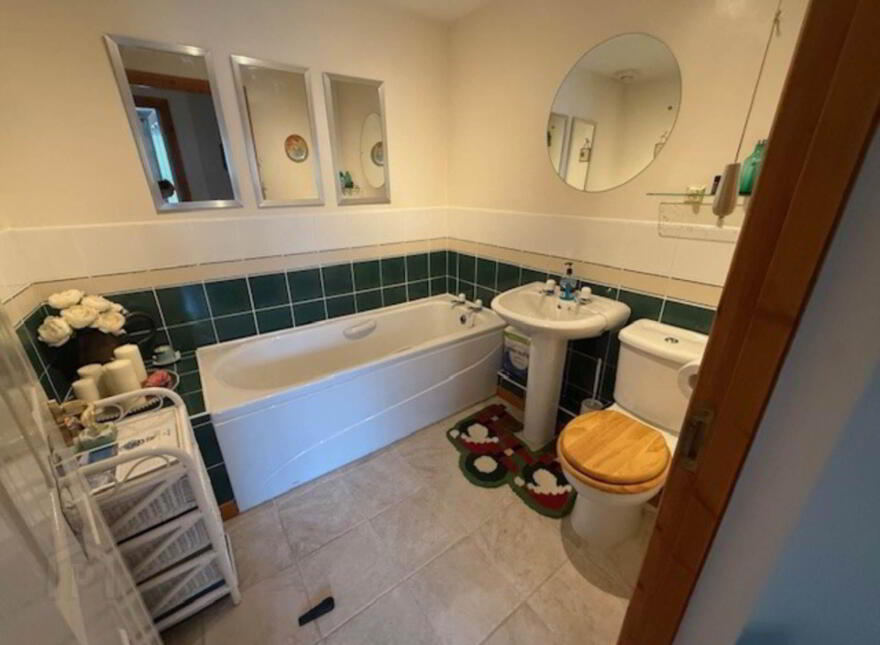 25 Castlerocklands, Carrickfergus, BT38 8FY