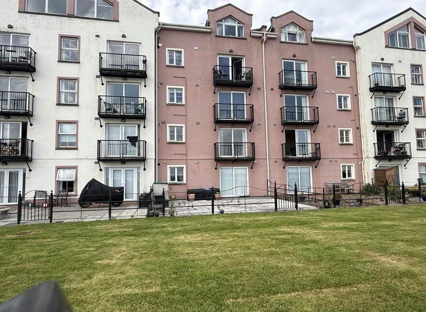 25 Castlerocklands, Carrickfergus, BT38 8FY