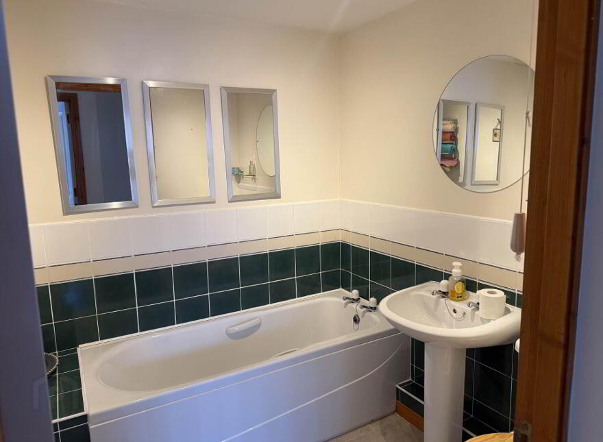 25 Castlerocklands, Carrickfergus, BT38 8FY