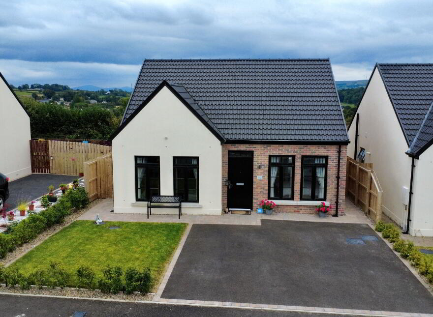 237 Beech Hill View, Drumahoe, L’derry, BT47 3GF photo