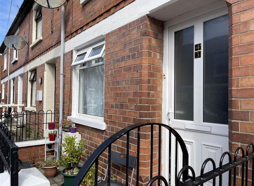 43 Beechmount Parade, Belfast, BT12 7LW