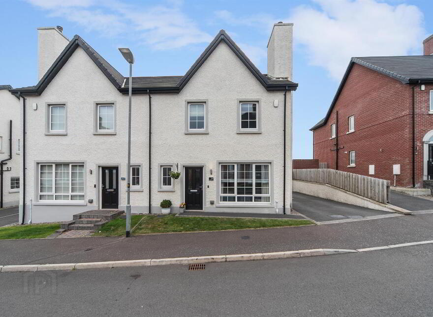 39 Fairfields Manor, Lisburn, BT28 3WA photo
