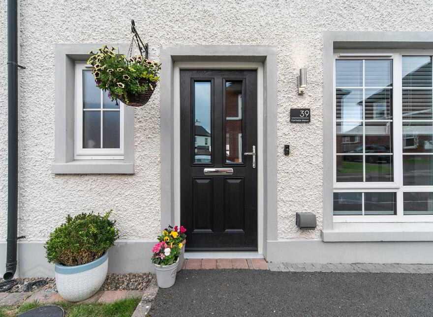 39 Fairfields Manor, Lisburn, BT28 3WA