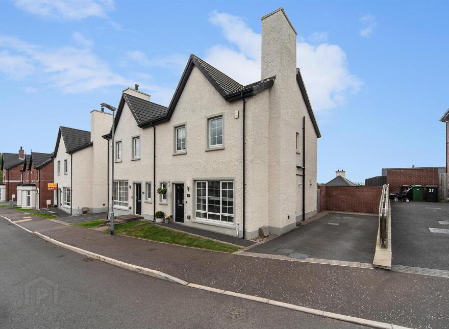 39 Fairfields Manor, Lisburn, BT28 3WA