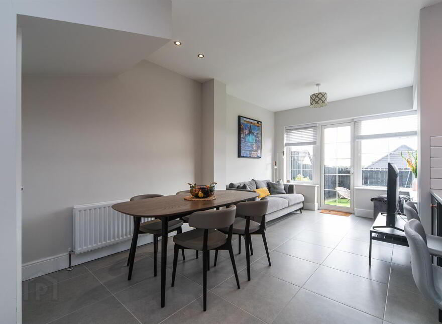 39 Fairfields Manor, Lisburn, BT28 3WA