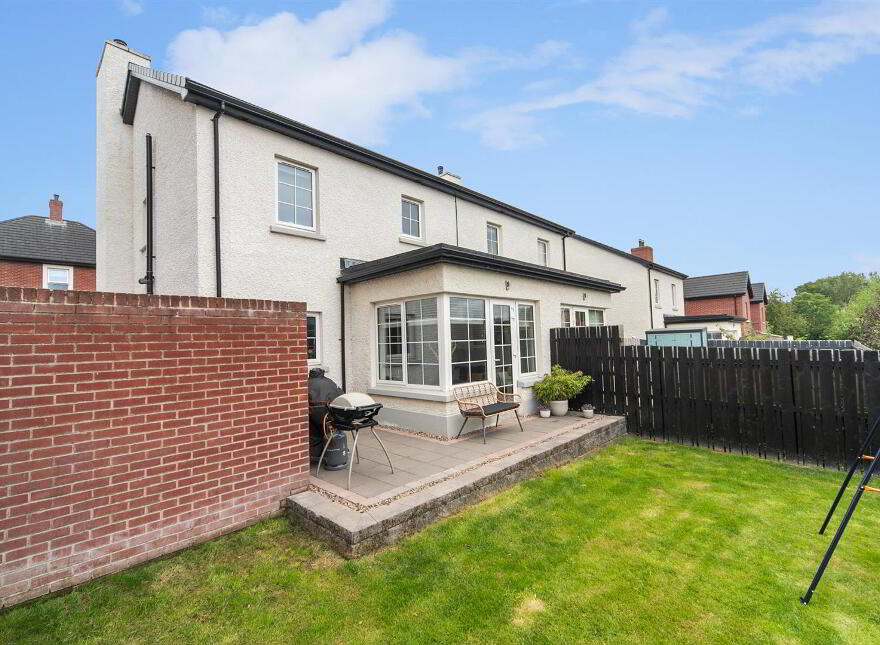 39 Fairfields Manor, Lisburn, BT28 3WA