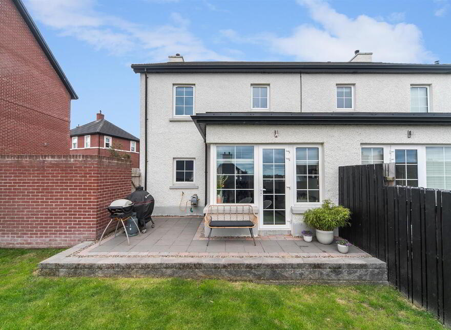 39 Fairfields Manor, Lisburn, BT28 3WA