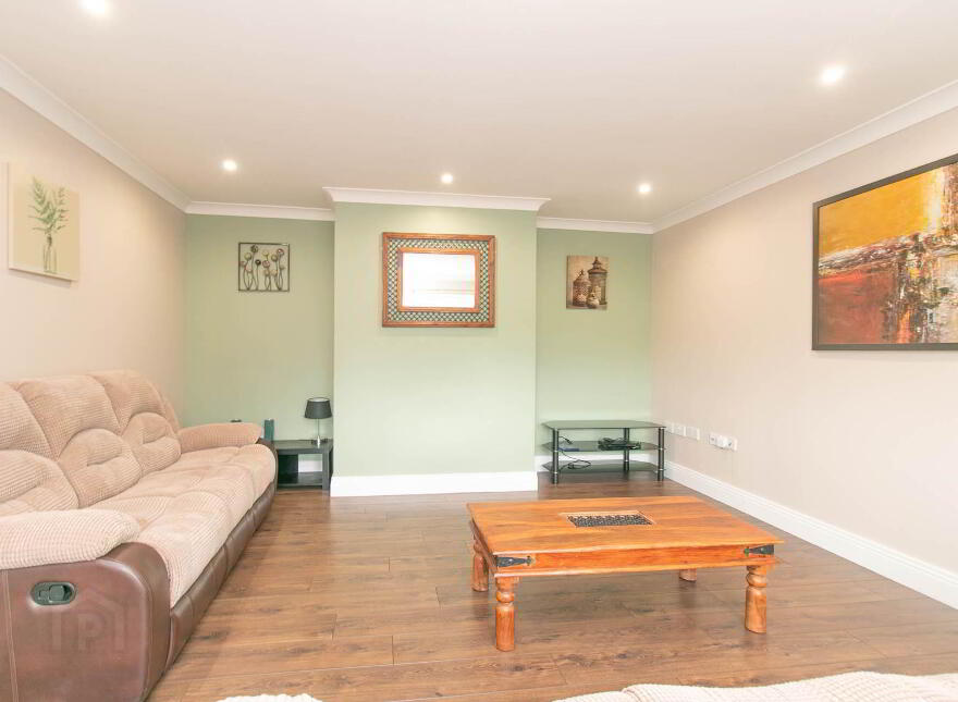 1 Lakeview, Corfeehone, Poles, H12H342