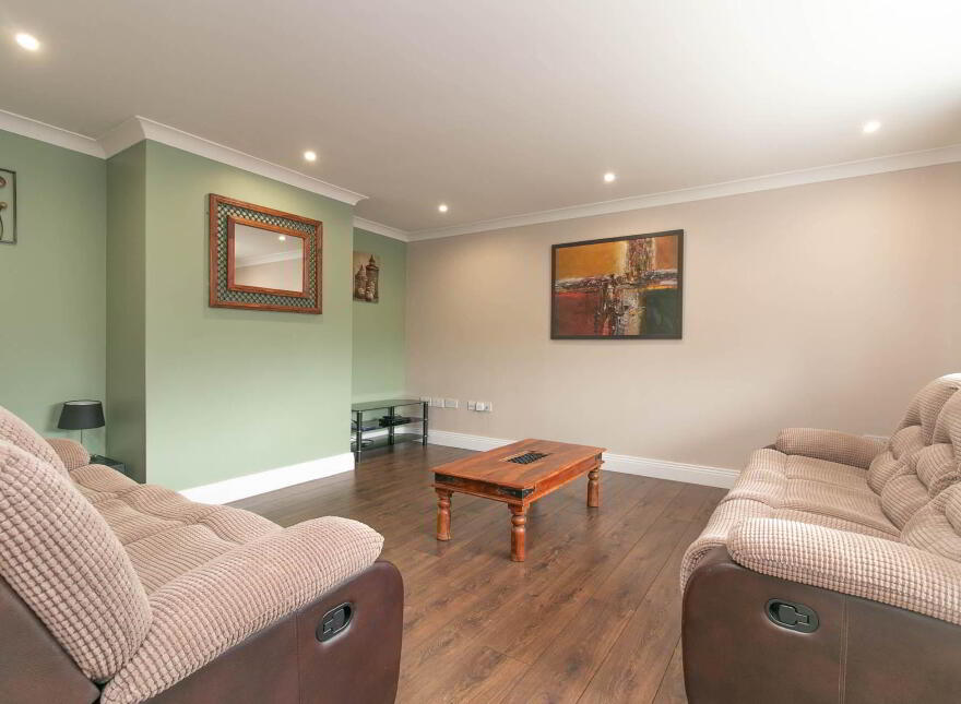 1 Lakeview, Corfeehone, Poles, H12H342