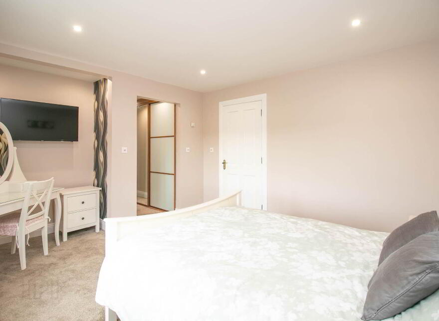 1 Lakeview, Corfeehone, Poles, H12H342