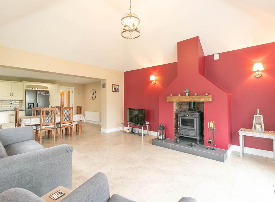 1 Lakeview, Corfeehone, Poles, H12H342