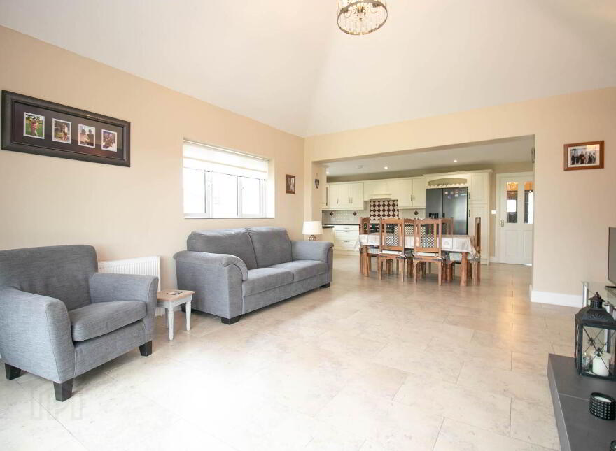 1 Lakeview, Corfeehone, Poles, H12H342