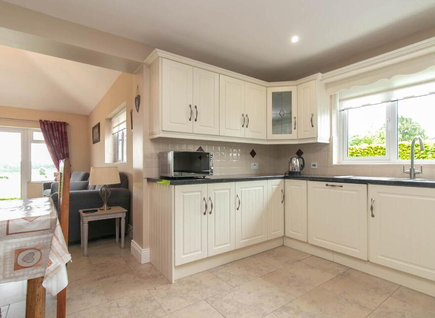 1 Lakeview, Corfeehone, Poles, H12H342