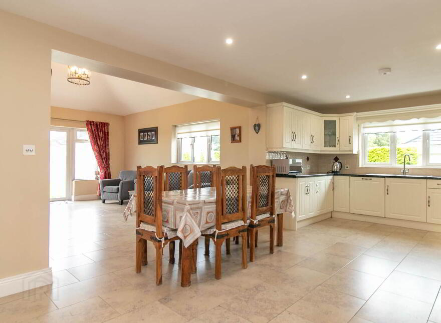 1 Lakeview, Corfeehone, Poles, H12H342