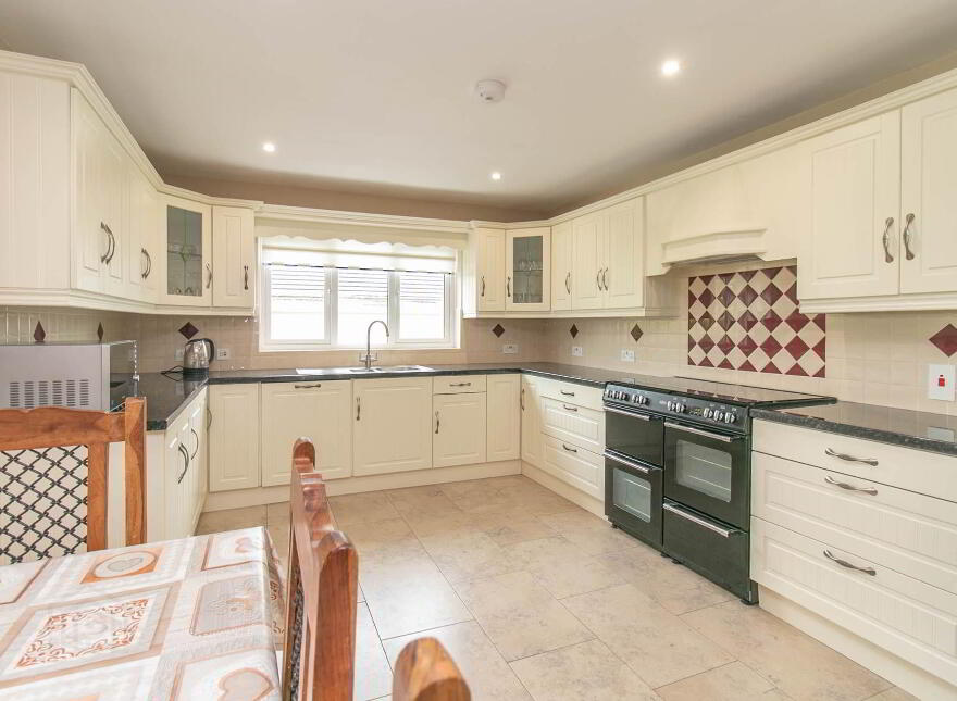 1 Lakeview, Corfeehone, Poles, H12H342