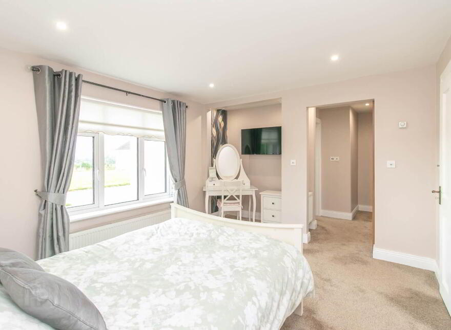 1 Lakeview, Corfeehone, Poles, H12H342