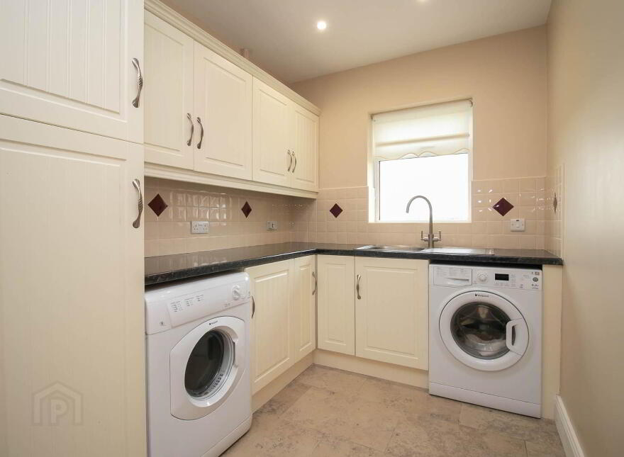 1 Lakeview, Corfeehone, Poles, H12H342