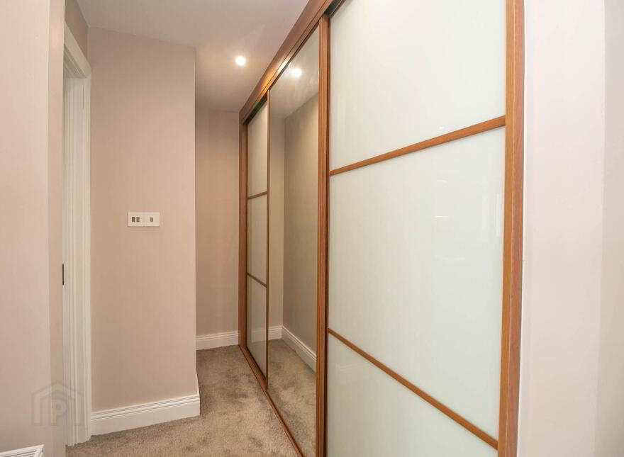 1 Lakeview, Corfeehone, Poles, H12H342