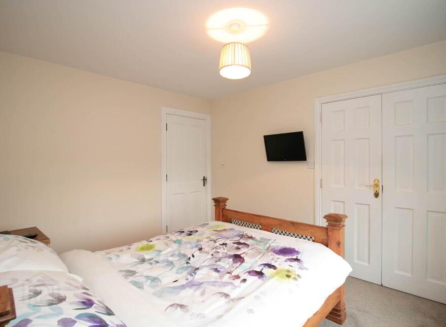 1 Lakeview, Corfeehone, Poles, H12H342