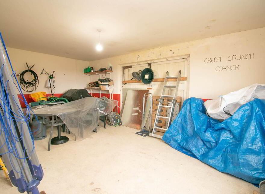 1 Lakeview, Corfeehone, Poles, H12H342