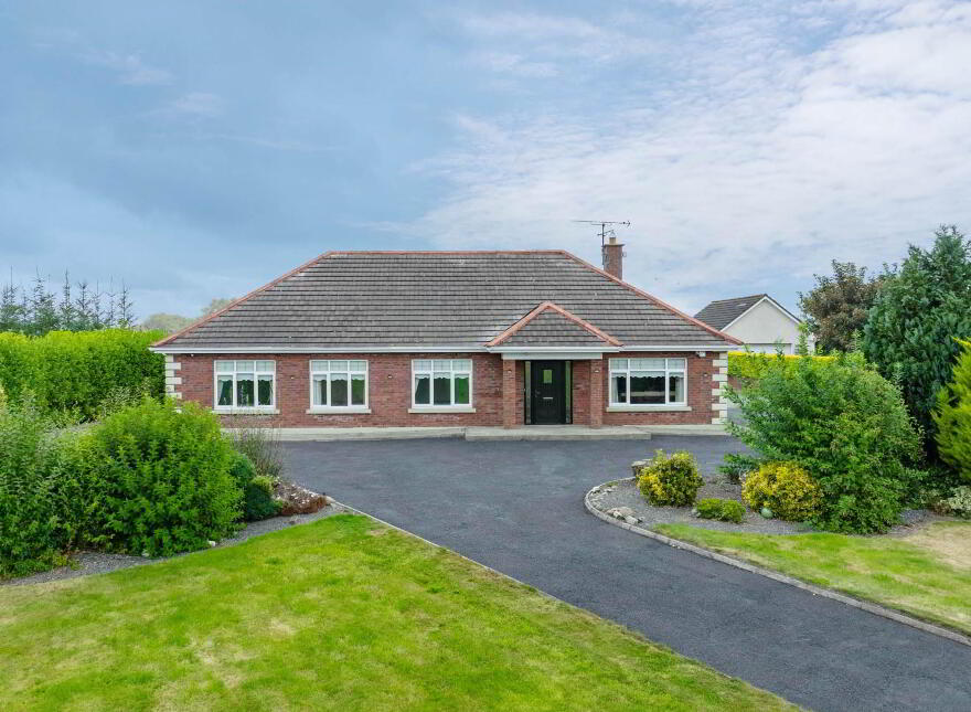 1 Lakeview, Corfeehone, Poles, H12H342