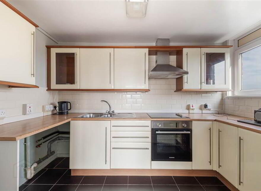 12c Ferndale House, Dunmurry, Belfast, BT17