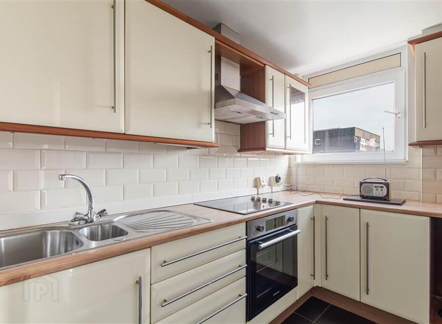 12c Ferndale House, Dunmurry, Belfast, BT17
