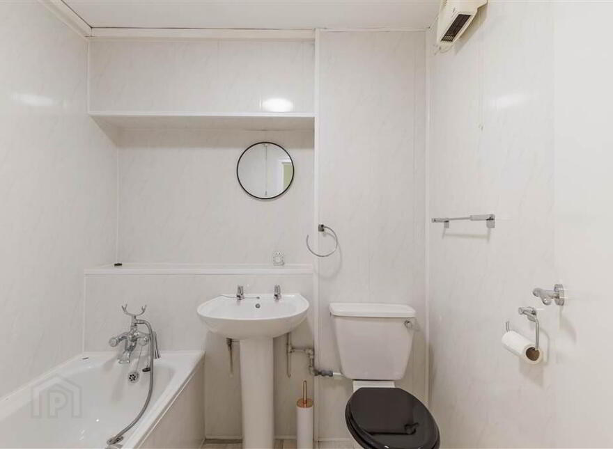 12c Ferndale House, Dunmurry, Belfast, BT17