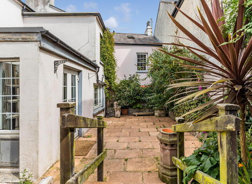 16 Warren Road, Donaghadee, BT21 0DS