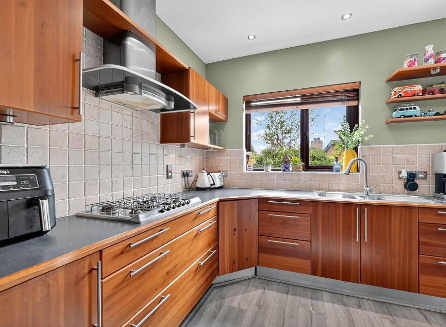 35 Royal Lodge Avenue, Purdysburn Road, Belfast, BT8 7YR