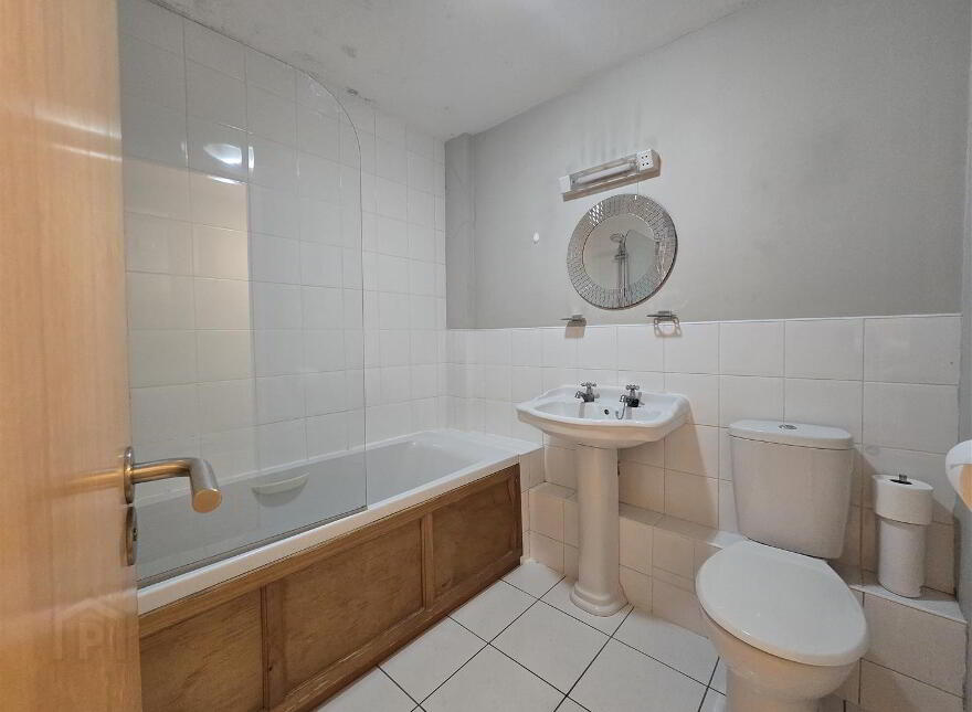 69 Queens Square, Belfast, BT1 3FF