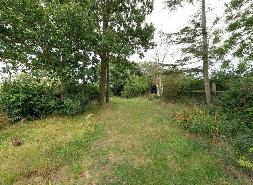 81 Poyntzpass Road, Loughbrickland, Banbridge, BT32 3PL
