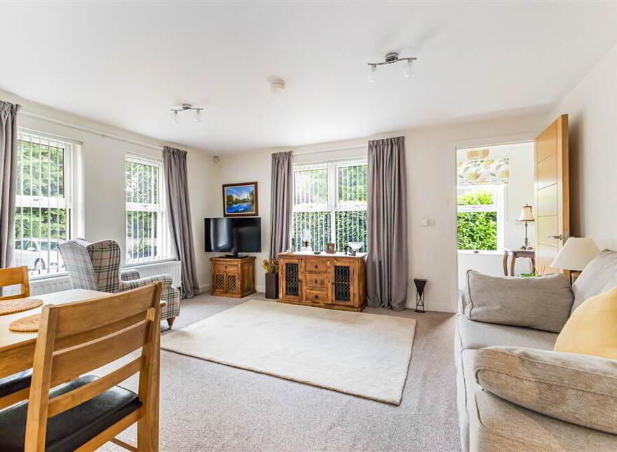 Apt, 4 Hillsborough Road Mews, Lisburn, BT28 1FS