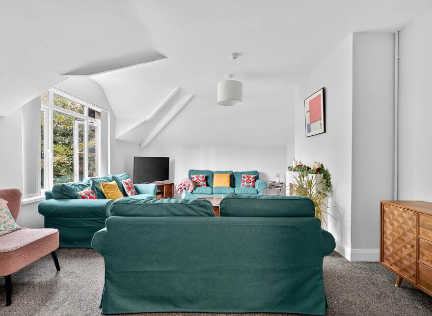 Apt 5, 62 Malone Road, Belfast, BT9 5BT