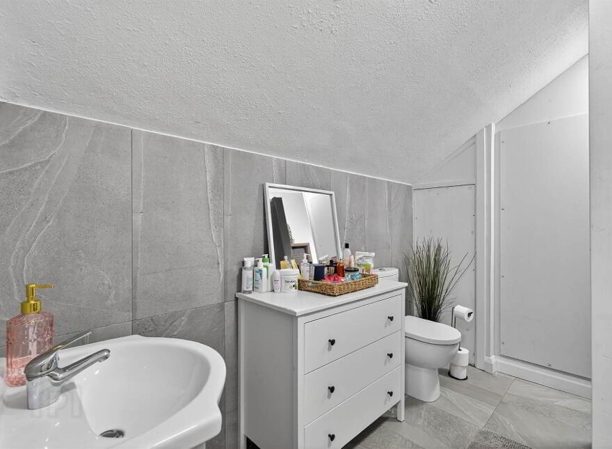 Apt 5, 62 Malone Road, Belfast, BT9 5BT