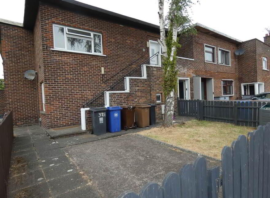 32b Shimna Close, Cregagh Estate, Belfast, BT6 photo