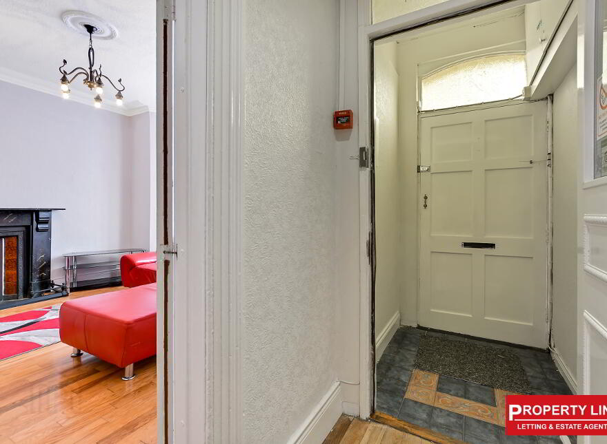 STUDENT ACCOMMODATION, 33 Aberfoyle Terrace, Derry/Londonderry, BT48 7NP