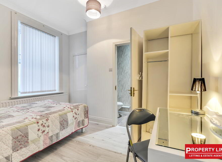 STUDENT ACCOMMODATION, 33 Aberfoyle Terrace, Derry/Londonderry, BT48 7NP