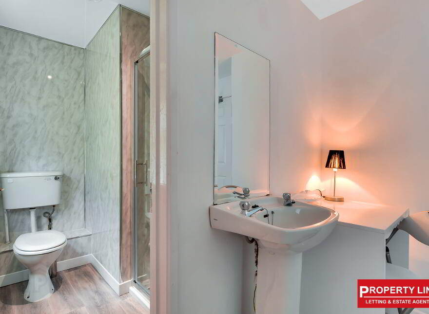 STUDENT ACCOMMODATION, 33 Aberfoyle Terrace, Derry/Londonderry, BT48 7NP