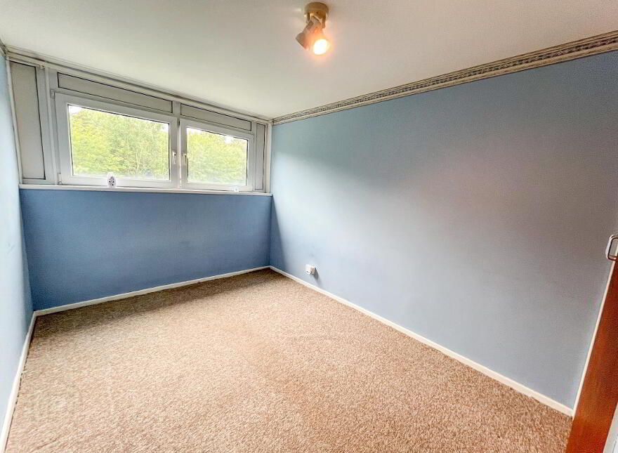 5c Ferndale House, Dunmurry, Belfast, BT17 9DB