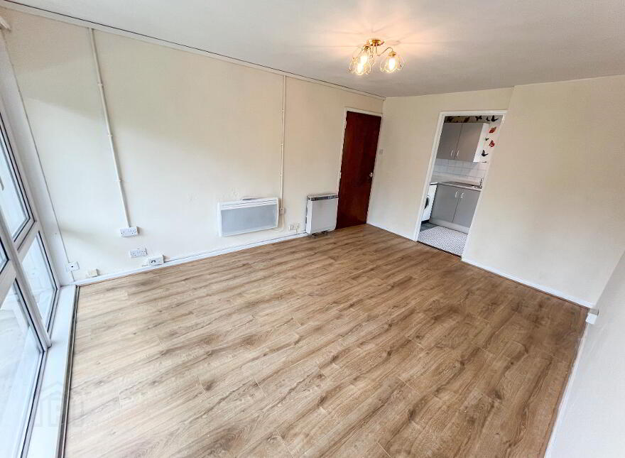 5c Ferndale House, Dunmurry, Belfast, BT17 9DB