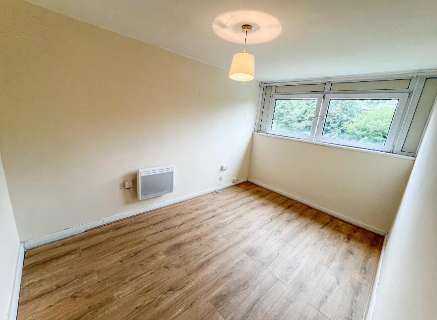 5c Ferndale House, Dunmurry, Belfast, BT17 9DB