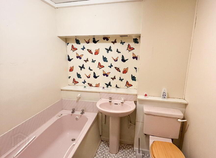 5c Ferndale House, Dunmurry, Belfast, BT17 9DB