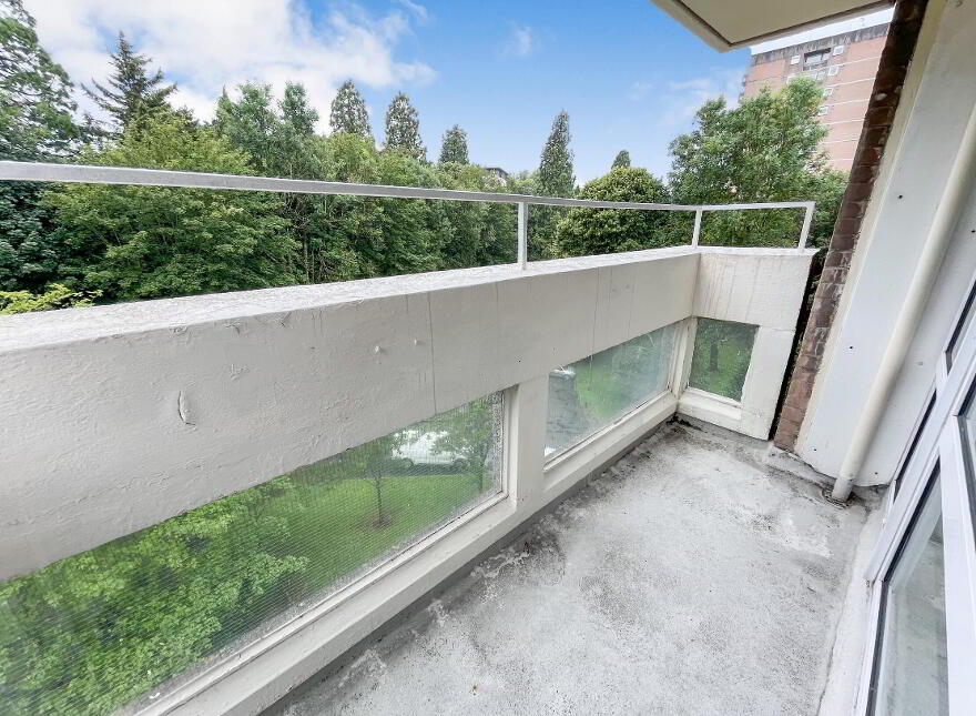 5c Ferndale House, Dunmurry, Belfast, BT17 9DB
