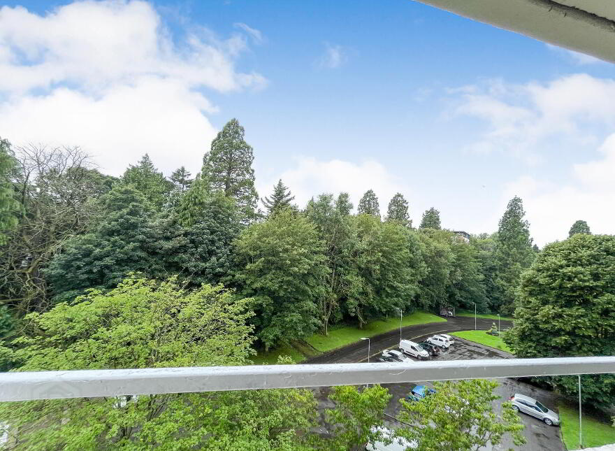 5c Ferndale House, Dunmurry, Belfast, BT17 9DB
