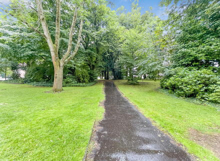 5c Ferndale House, Dunmurry, Belfast, BT17 9DB
